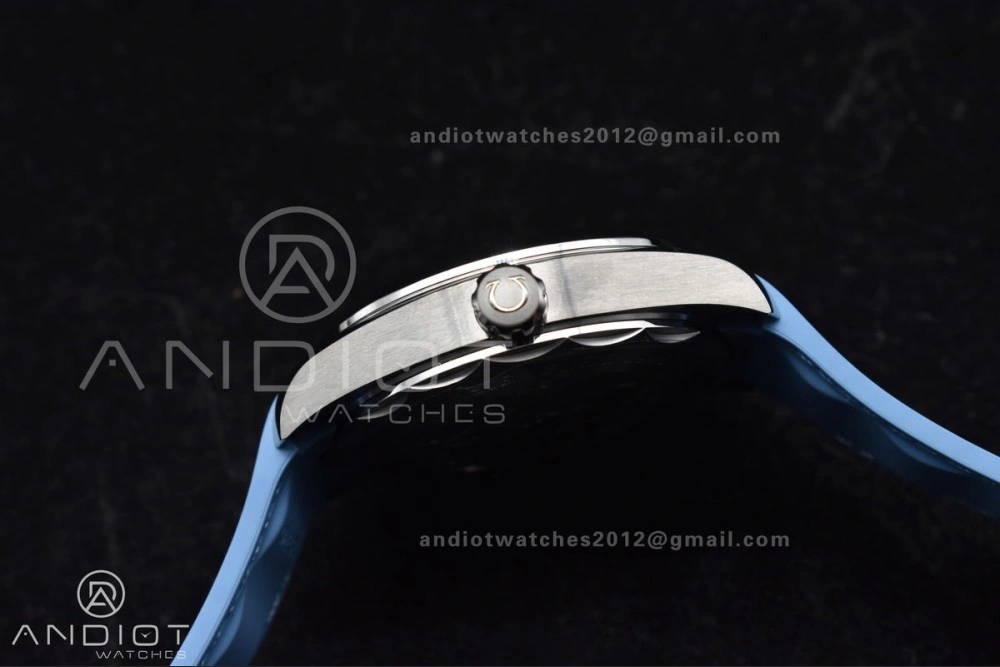 Aqua Terra GMT Worldtimer 43mm VSF 1:1 Best Edition Summer Blue Dial on Blue Rubber Strap A8938 Super Clone Comfortable 511