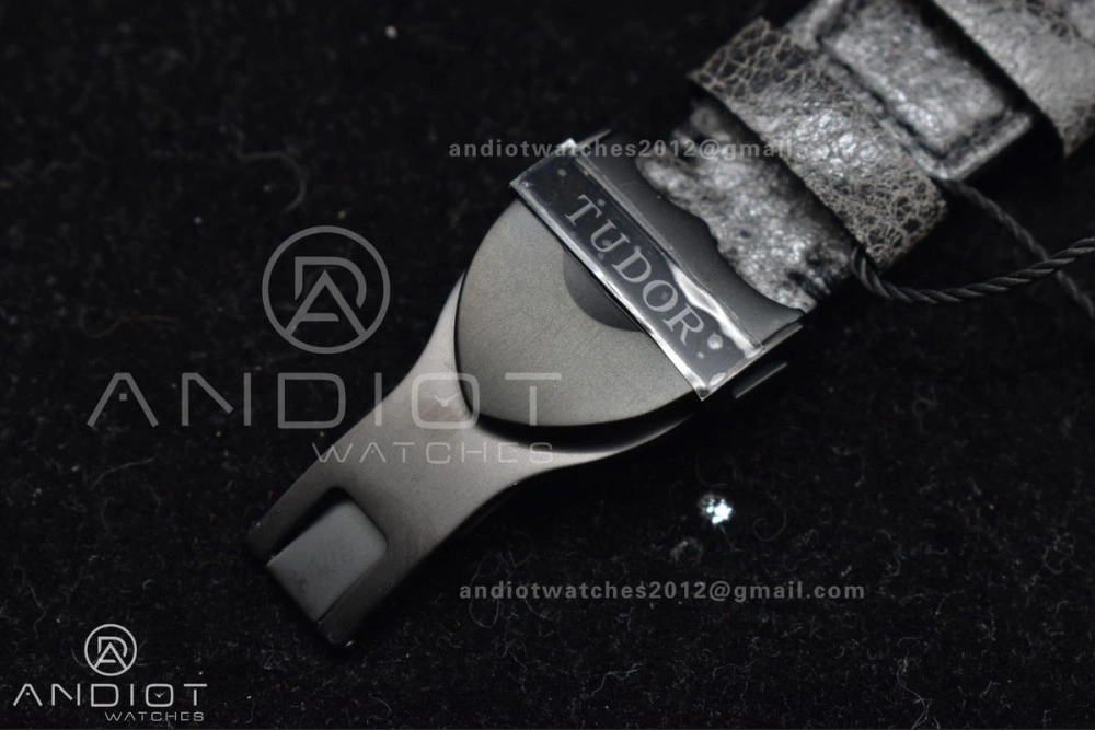 Heritage Black Bay Dark DLC ZF 1:1 Best Edition Black Bezel on Distressed Leather Strap A2824 V ComfortFit 425