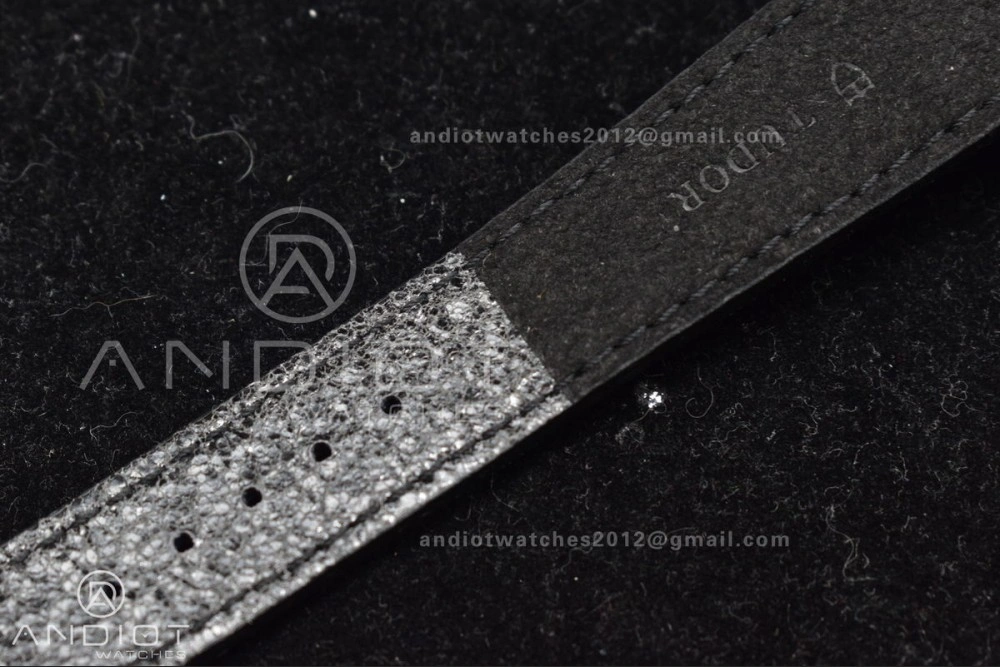 Heritage Black Bay Dark DLC ZF 1:1 Best Edition Black Bezel on Distressed Leather Strap A2824 V ComfortFit 425