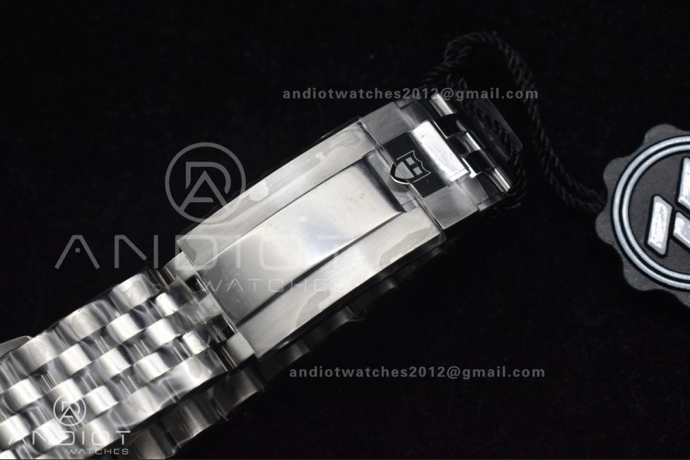 Breathable Heritage Black Bay Red Bezel ZF 1:1 Best Edition on SS Jubilee Bracelet A 1274
