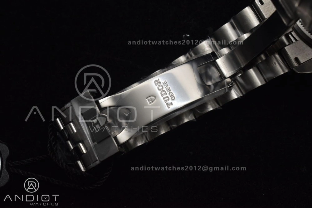 Breathable Heritage Black Bay Red Bezel ZF 1:1 Best Edition on SS Jubilee Bracelet A 1274
