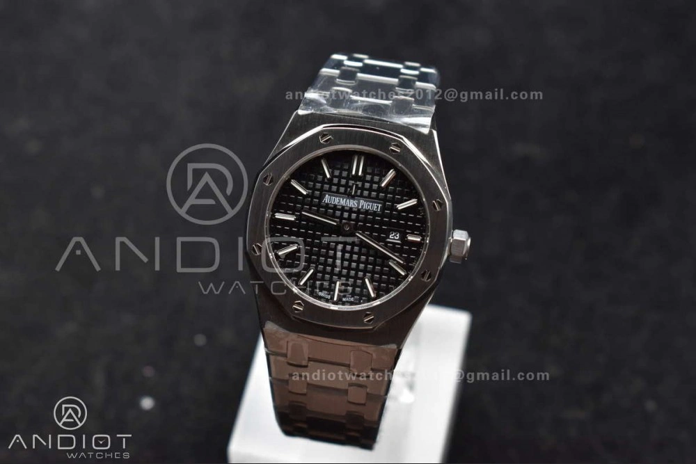 Lady Royal Oak 33mm 67651 SS V7F 1:1 Best Edition Black Textured Dial on SS Bracelet Ronda Quartz to AP Cal. Refined 109