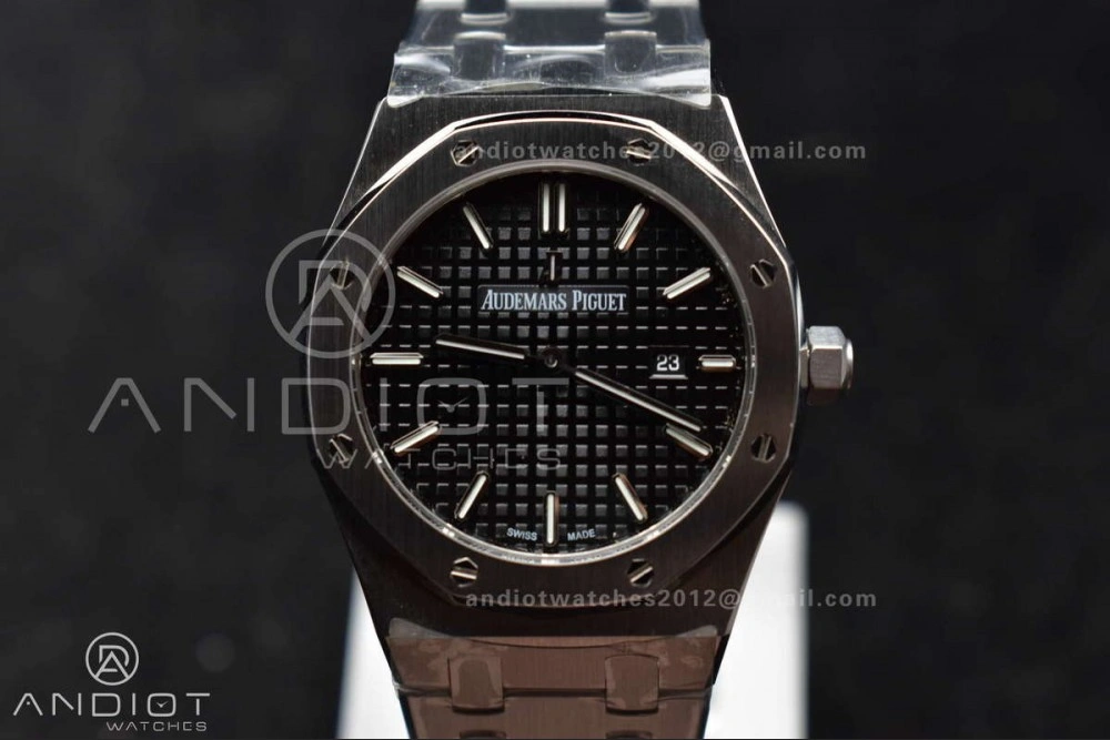 Lady Royal Oak 33mm 67651 SS V7F 1:1 Best Edition Black Textured Dial on SS Bracelet Ronda Quartz to AP Cal. Refined 109