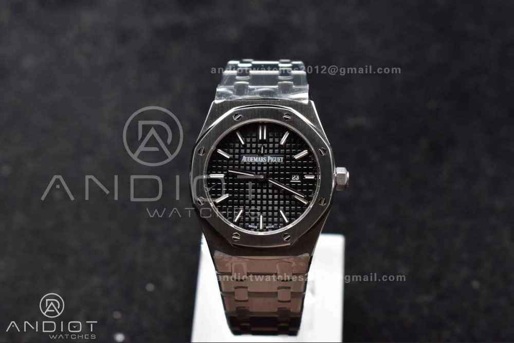 Lady Royal Oak 33mm 67651 SS V7F 1:1 Best Edition Black Textured Dial on SS Bracelet Ronda Quartz to AP Cal. Refined 109