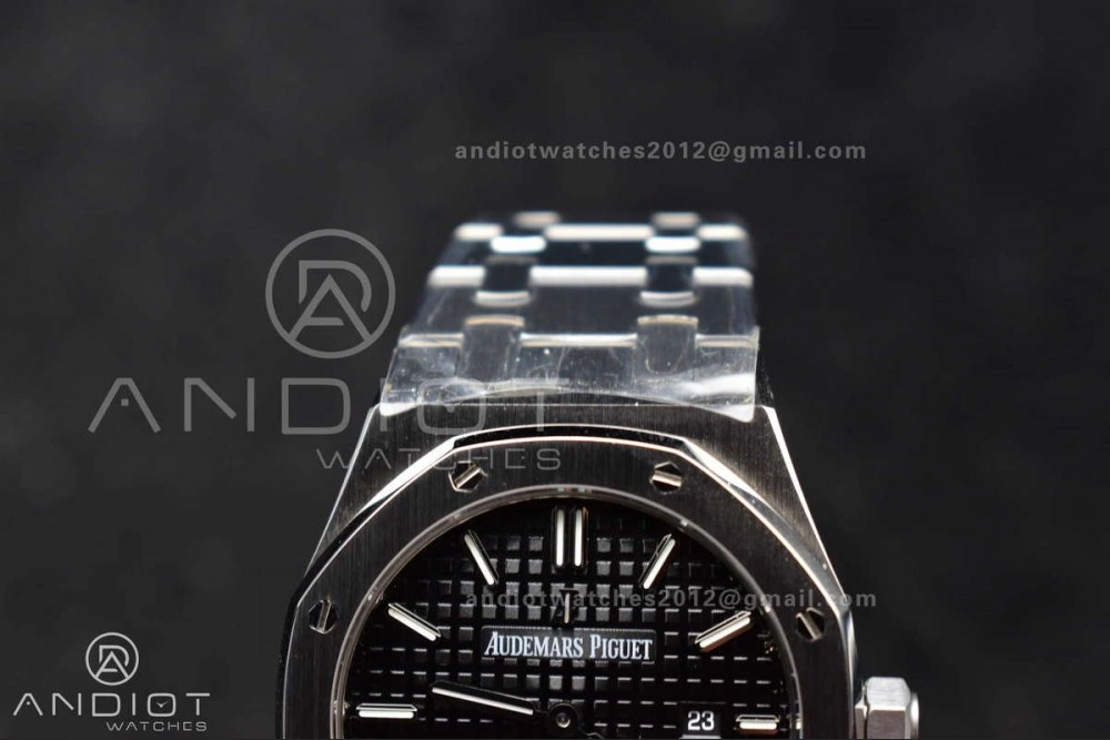 Lady Royal Oak 33mm 67651 SS V7F 1:1 Best Edition Black Textured Dial on SS Bracelet Ronda Quartz to AP Cal. Refined 109