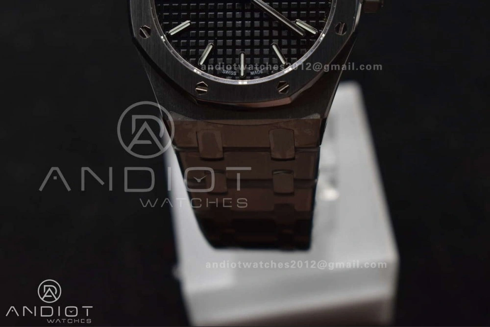 Lady Royal Oak 33mm 67651 SS V7F 1:1 Best Edition Black Textured Dial on SS Bracelet Ronda Quartz to AP Cal. Refined 109