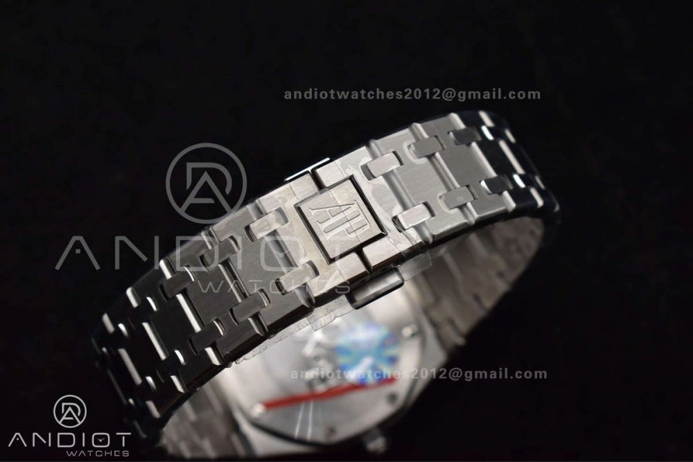 Lady Royal Oak 33mm 67651 SS V7F 1:1 Best Edition Black Textured Dial on SS Bracelet Ronda Quartz to AP Cal. Refined 109