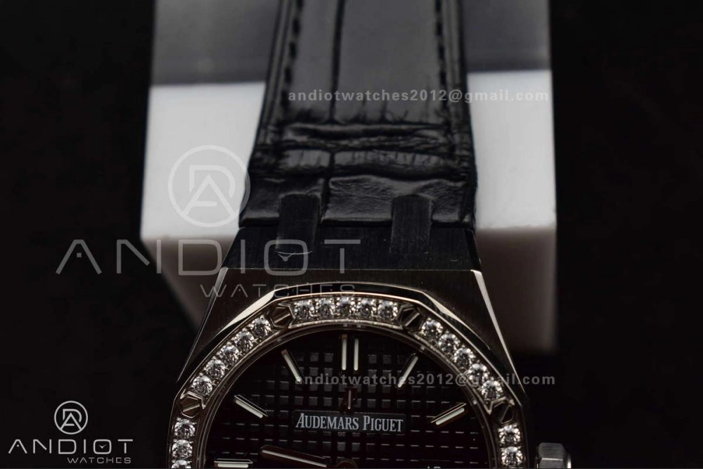 FastDry Lady Royal Oak 33mm 67651 SS Diamond Bezel V7F 1:1 Black Textured Dial On Stainless Strap Ronda Quartz 120