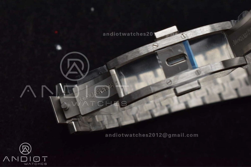 Neat Lady Royal Oak 33mm 67651 SS Diamond Bezel V7F 1:1 Blue Textured Dial on SS Bracelet Ronda Quartz to AP Cal. 116