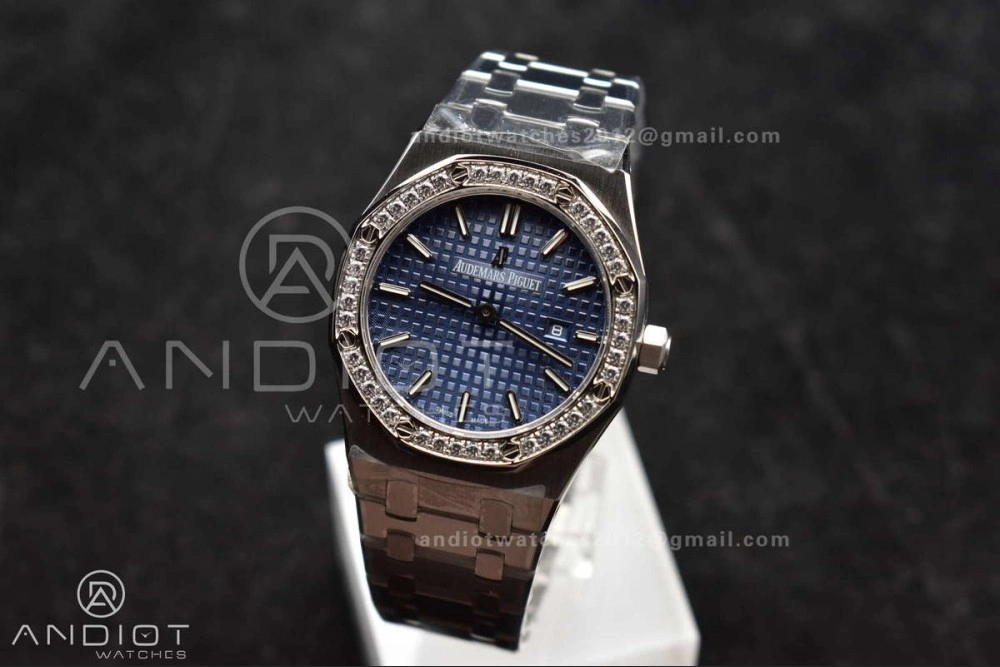 Neat Lady Royal Oak 33mm 67651 SS Diamond Bezel V7F 1:1 Blue Textured Dial on SS Bracelet Ronda Quartz to AP Cal. 116
