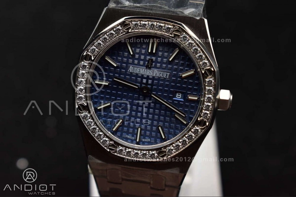 Neat Lady Royal Oak 33mm 67651 SS Diamond Bezel V7F 1:1 Blue Textured Dial on SS Bracelet Ronda Quartz to AP Cal. 116