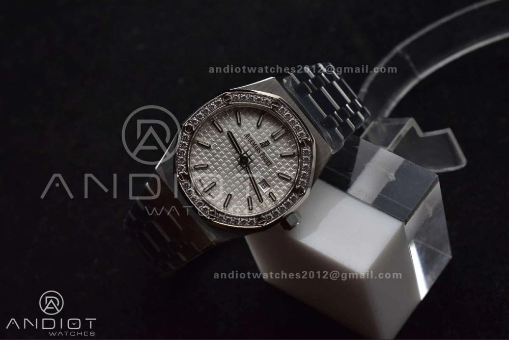 Lady Royal Oak 33mm 67651 SS Diamond Bezel V7F 1:1 White Textured Dial On Stainless Strap Ronda Quartz to AP Cal. Original 110