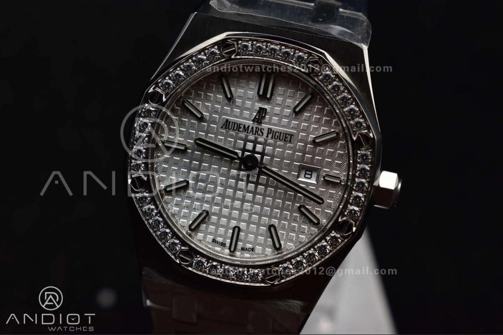 Lady Royal Oak 33mm 67651 SS Diamond Bezel V7F 1:1 White Textured Dial On Stainless Strap Ronda Quartz to AP Cal. Original 110