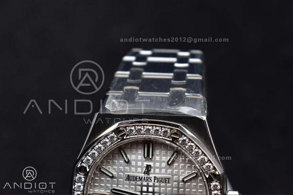 Lady Royal Oak 33mm 67651 SS Diamond Bezel V7F 1:1 White Textured Dial On Stainless Strap Ronda Quartz to AP Cal. Original 110