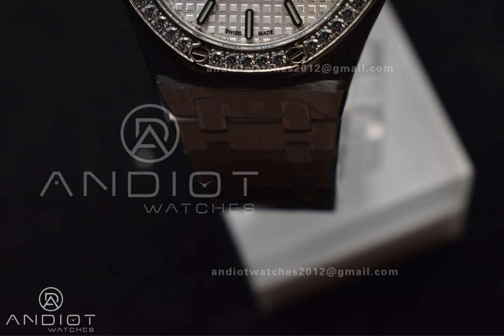 Lady Royal Oak 33mm 67651 SS Diamond Bezel V7F 1:1 White Textured Dial On Stainless Strap Ronda Quartz to AP Cal. Original 110