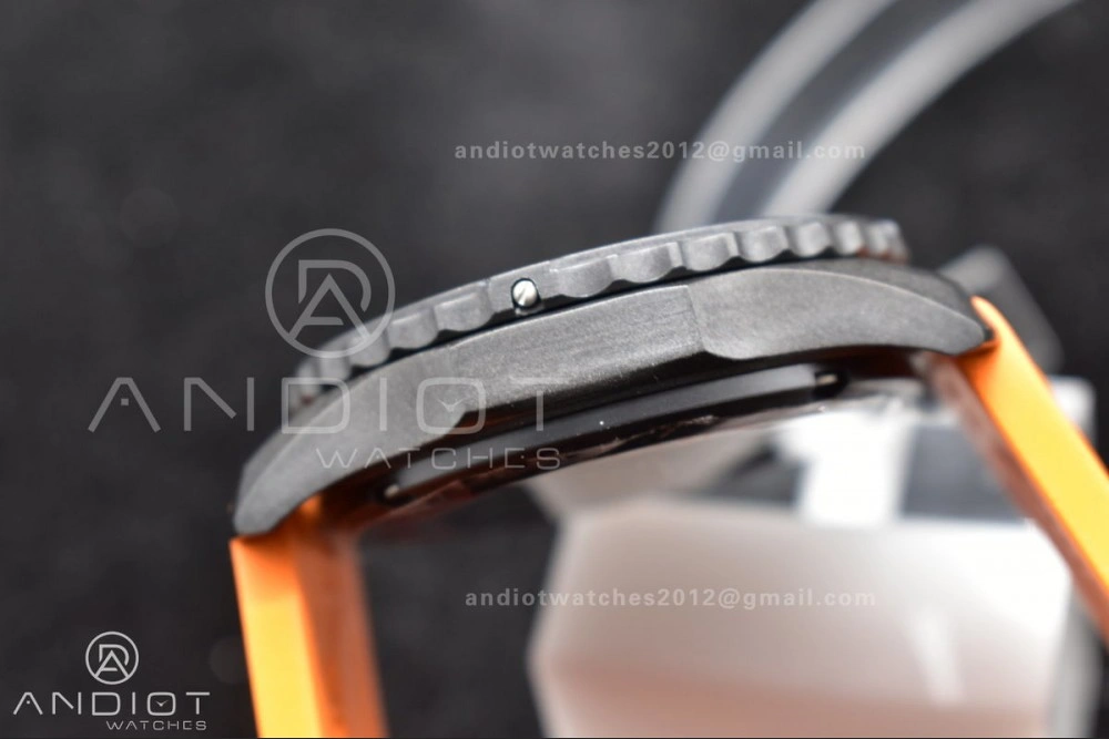 OF Factory Breilting Endurance Pro 44mm EasyCare 186