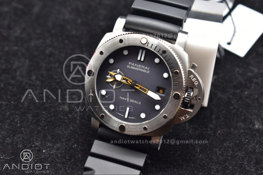 PAM1323 VSF 1:1 Best Edition Grey Dial On Black Rubber Strap P StreetReady 348