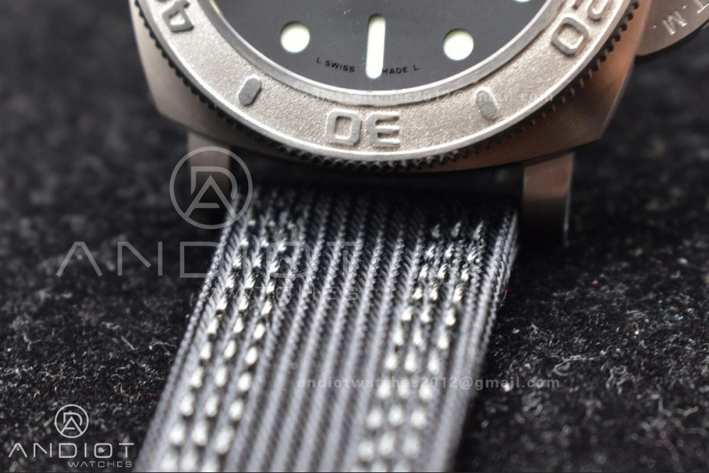 Minimalist PAM984 Mike Horn Submersible VSF 1:1 Best Edition Black Dial on Black Nylon Strap P.9010 Clone 354