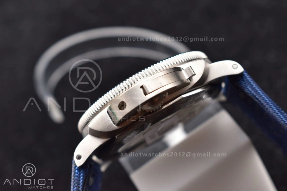 Fashionable PAM985 Mike Horn Submersible Tit Blue TI NY VSF P 351