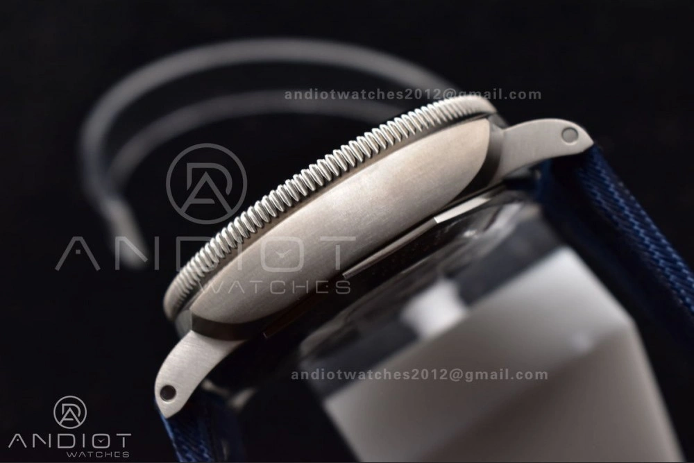 Fashionable PAM985 Mike Horn Submersible Tit Blue TI NY VSF P 351