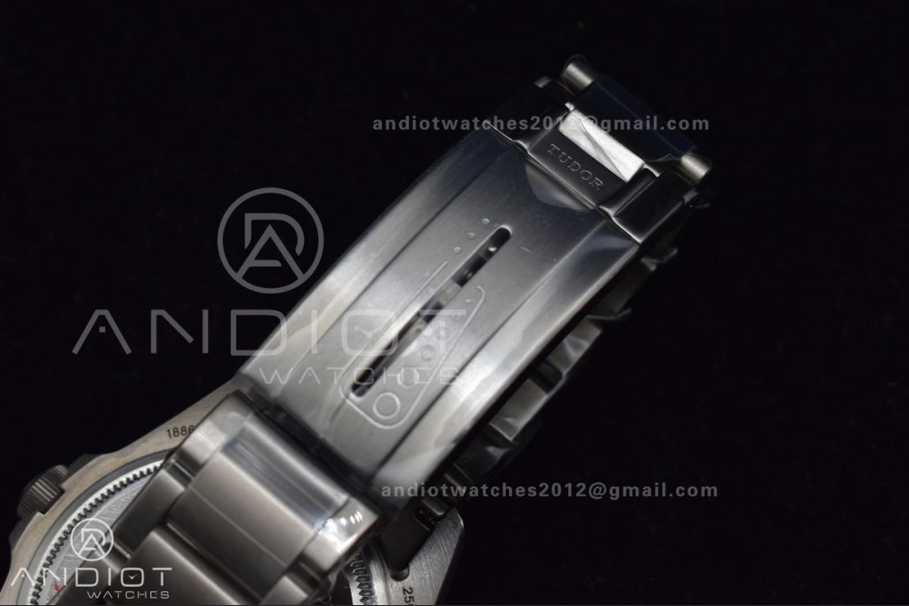 Pelagos Titanium LHD XF 1:1 Best Edition Black Dial on Titanium Bracelet A WrinkleFree 1275