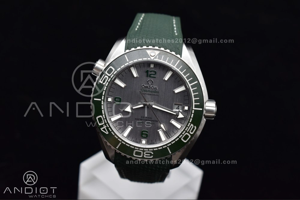 FlexibleFit Planet Ocean 43.5mm SS VSF 1:1 Best Edition Green Bezel White Dial on Green Rubber Strap A8900 Super Clone 39