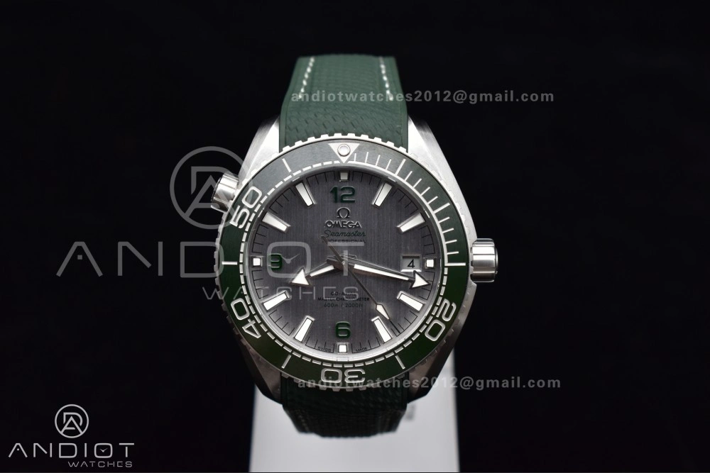 FlexibleFit Planet Ocean 43.5mm SS VSF 1:1 Best Edition Green Bezel White Dial on Green Rubber Strap A8900 Super Clone 39