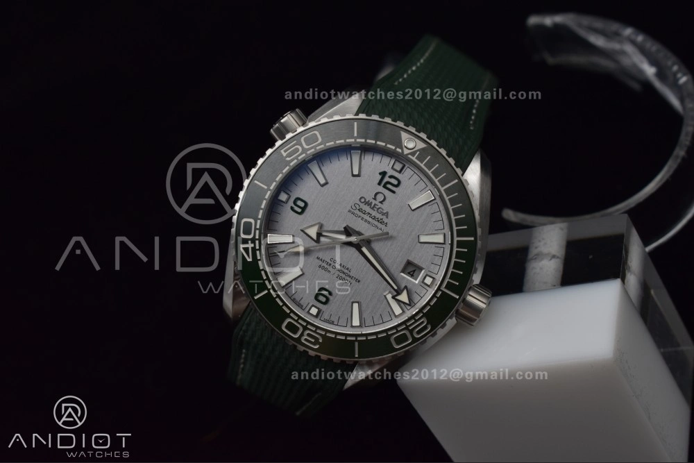 FlexibleFit Planet Ocean 43.5mm SS VSF 1:1 Best Edition Green Bezel White Dial on Green Rubber Strap A8900 Super Clone 39