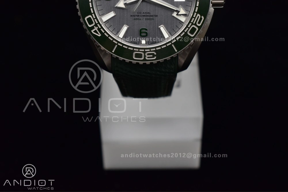 FlexibleFit Planet Ocean 43.5mm SS VSF 1:1 Best Edition Green Bezel White Dial on Green Rubber Strap A8900 Super Clone 39