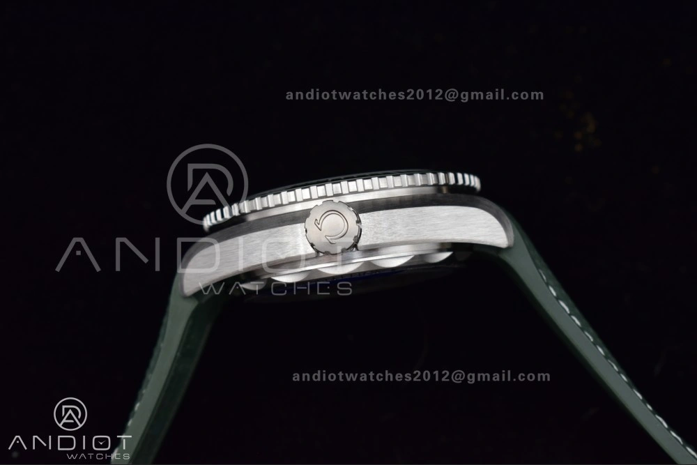 FlexibleFit Planet Ocean 43.5mm SS VSF 1:1 Best Edition Green Bezel White Dial on Green Rubber Strap A8900 Super Clone 39