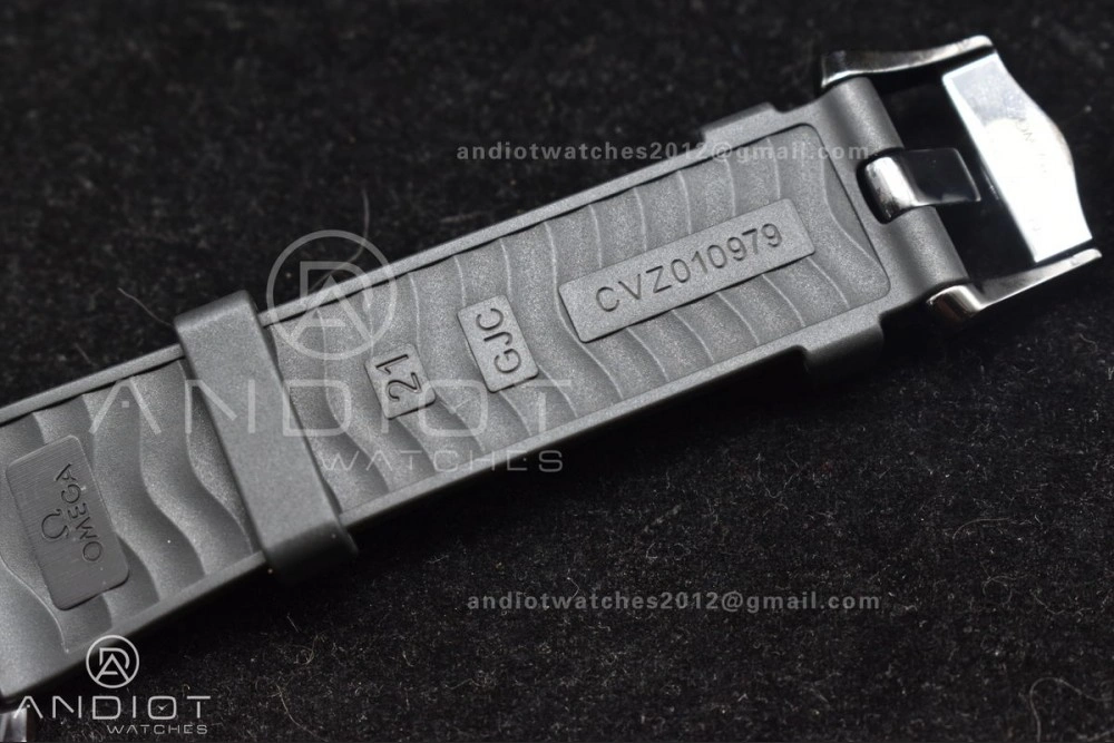 Neat Seamaster 300m 43.5mm Black Ceramic VSF 1:1 Best Edition Black Dial RG Bezel on Black Rubber Strap A 1070