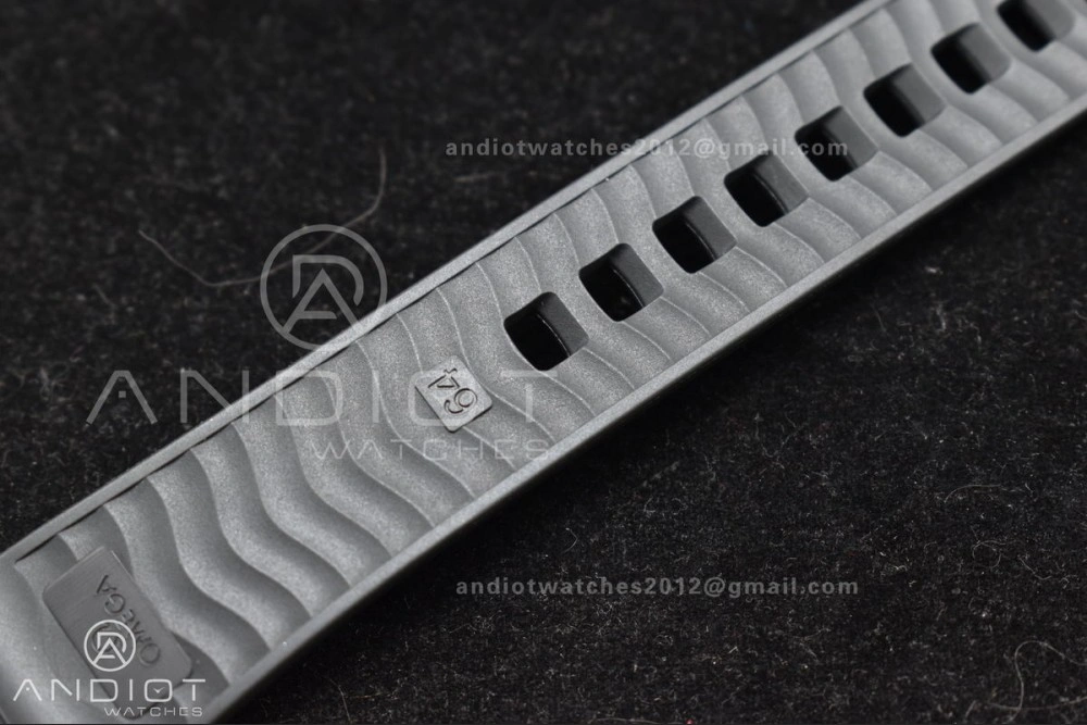 Neat Seamaster 300m 43.5mm Black Ceramic VSF 1:1 Best Edition Black Dial RG Bezel on Black Rubber Strap A 1070