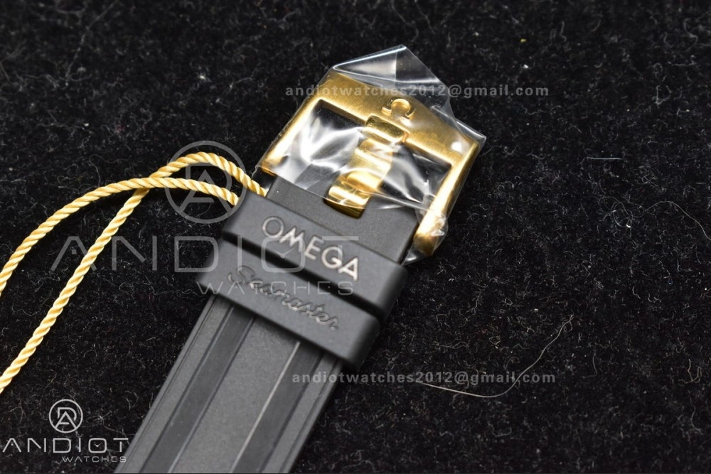 Speedmaster Moonwatch in Moonshine Gold YG RMF Best Edition YG Dial on Black Rubber Strap Manual Chrono Resilient 11