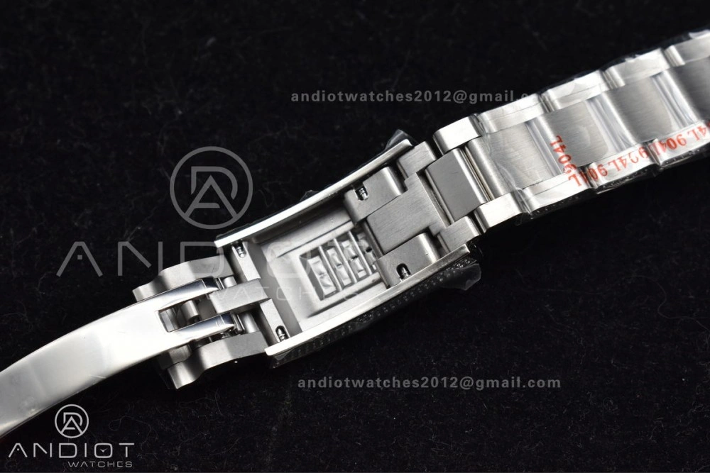 Submariner 40mm Full Diamonds SS AMGF Best Edition Green Dial on Bracelet on VR Minimalist 1150