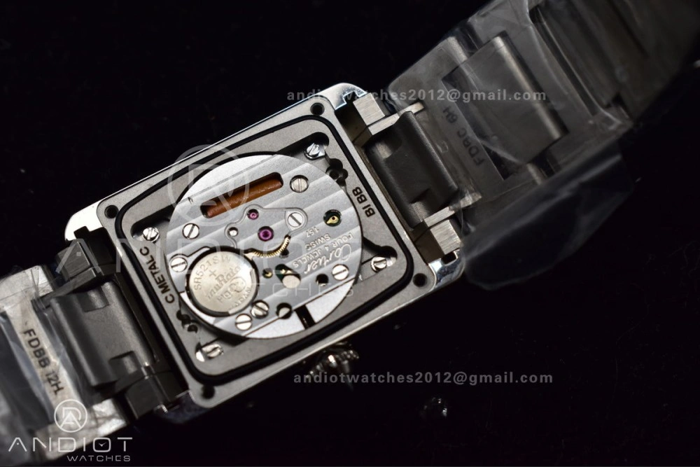 ZipUp Tank Solo 20.3mm K11F SS White Dial With Diamond Bezel On SS Bracelet Ronda Quartz 1190