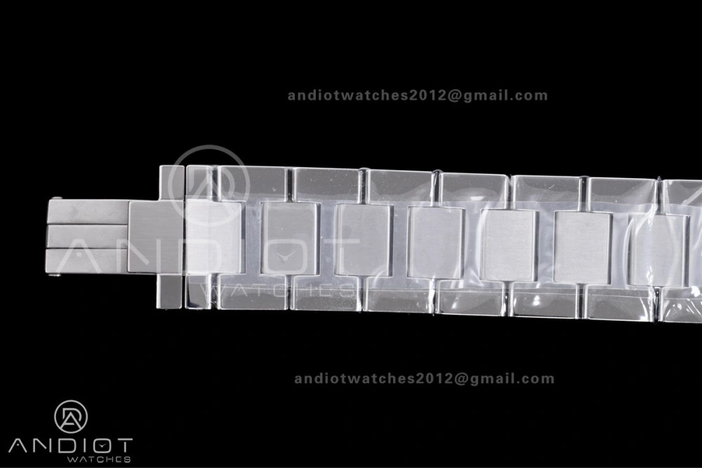 Tank Solo 27.5x34.8mm AF SS White Dial on SS Bracelet Ronda Quartz TimelessDesign 257