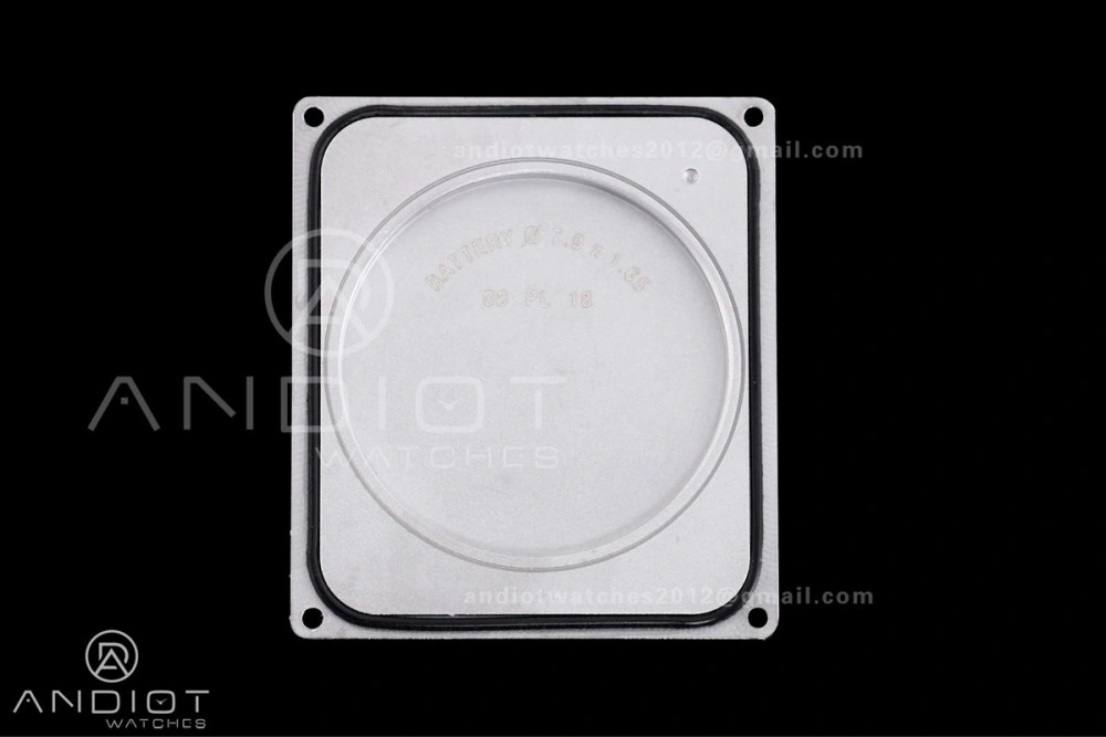Tank Solo 27.5x34.8mm AF SS White Dial on SS Bracelet Ronda Quartz TimelessDesign 257